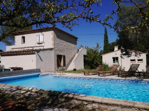 Le Paradis de Clarisse, Chambre d'Hôtes à Trets