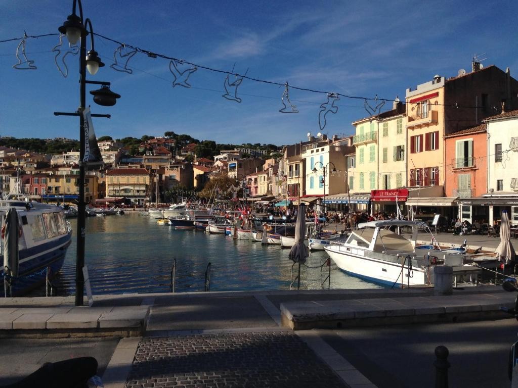 Sur Les Pas De Pagnol, Chambre d'Hôtes à Aubagne
