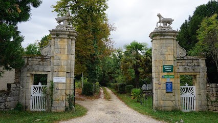 Chambres d'hôtes La Tour Domaine de la Source Bleue, Chambre d'Hôtes à Touzac