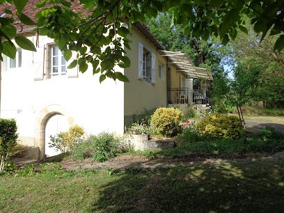 La petite maison près de la fontaine, Location de Vacances à La Chapelle-aux-Saints