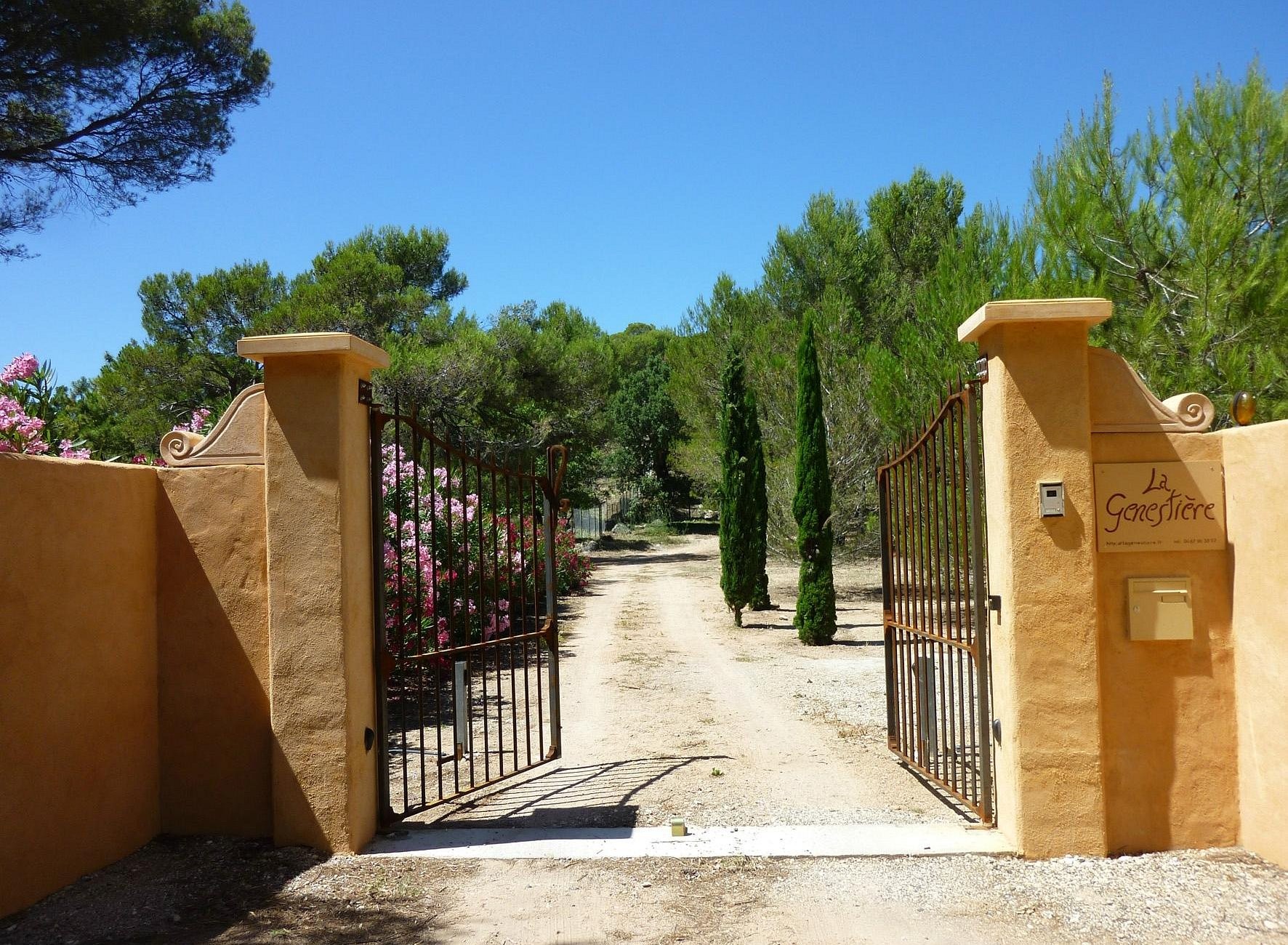 La Genestière Chambres D'hotes, Chambre d'Hôtes à Clermont-l'Hérault