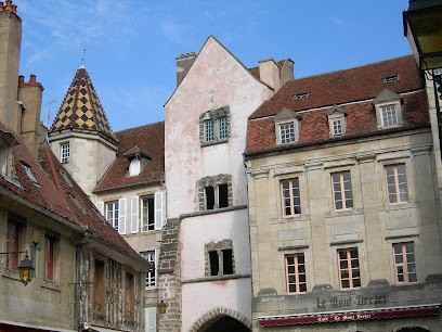 Le Logis des Gouverneurs, Location de Vacances à Semur-en-Auxois