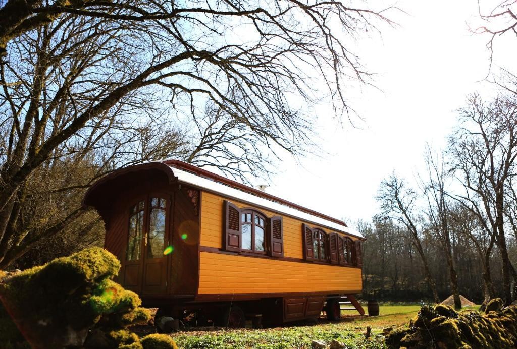 les roulottes du LOT, Chambre d'Hôtes à Gramat