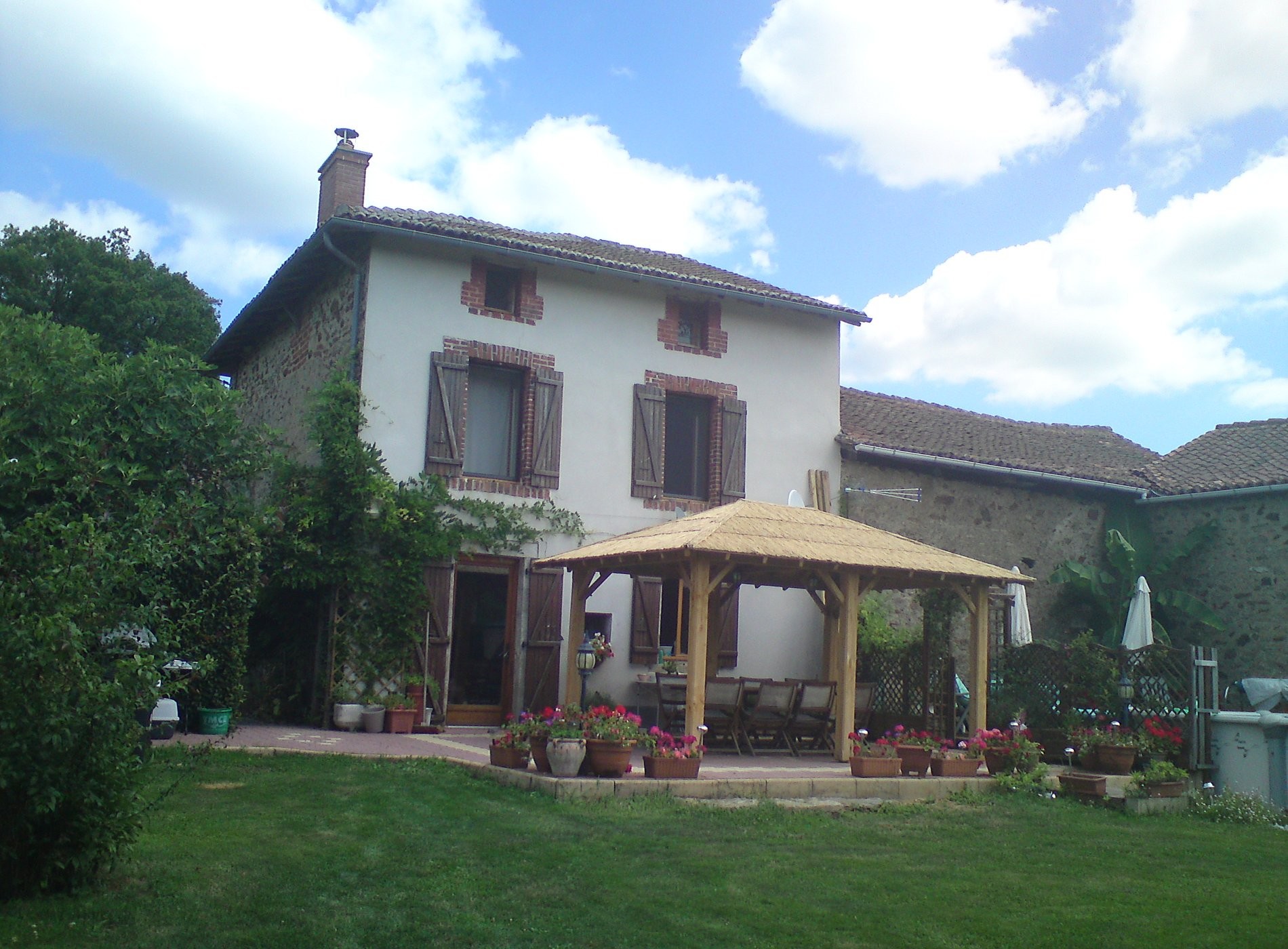 maison taupe, Maison d'Hôtes à Oradour-sur-Vayres