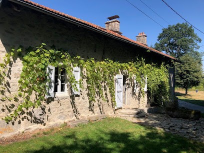 Authentic loft, Location de Vacances à Roumégoux