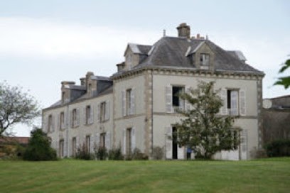 Les Hôtes du Prieuré, Chambre d'Hôtes à Treize-Vents