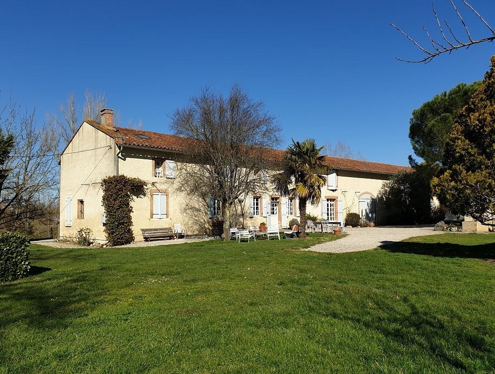 Gîte Et Chambres D'Hôtes De La Ferme Montplaisir, Chambre d'Hôtes à Montesquieu-Volvestre