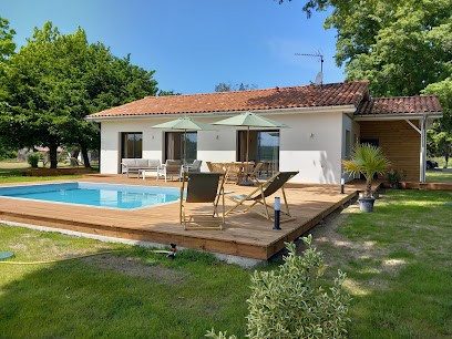 Maison Des Grands Chênes, Location de Vacances à Saint-Julien-en-Born