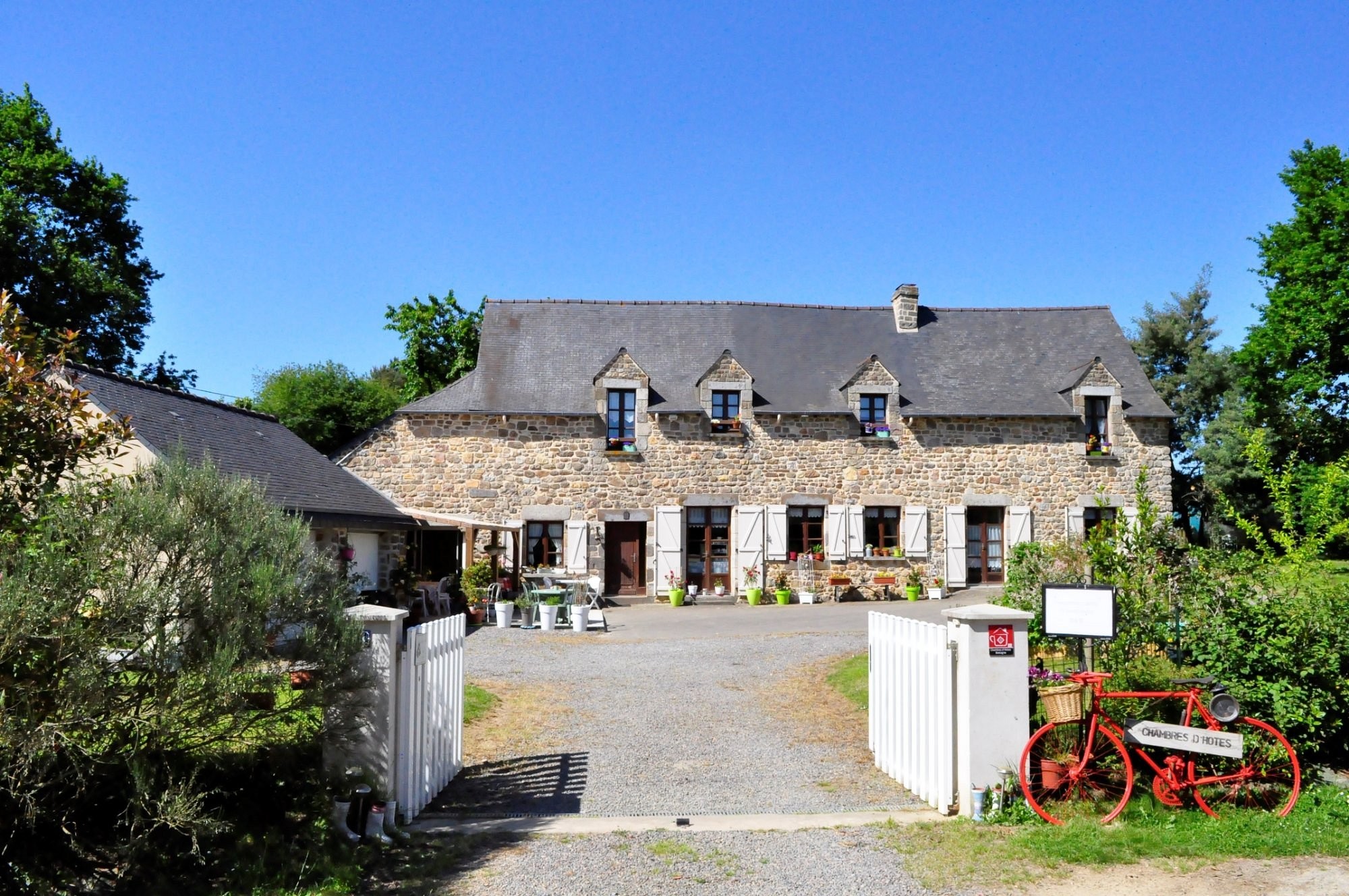 Ty Daou Gwez, Chambres & Tables D'hôtes, Chambre d'Hôtes à Irodouër