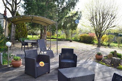 Spa-resort Home - The Blue Shutters, Chambre d'Hôtes à Châteauroux
