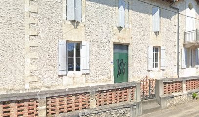 Au Grand Mur, Chambre d'Hôtes à Neuvic