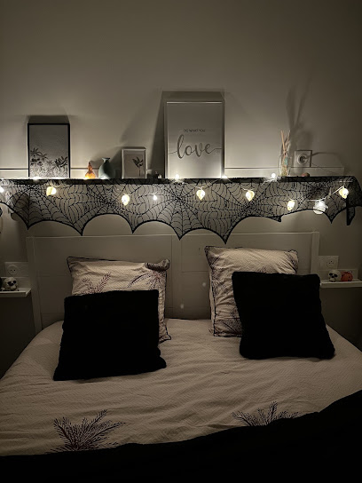 Le Monde Éphémère D'emilie - Nuits Insolites, Chambre D'hôtes à Rocbaron