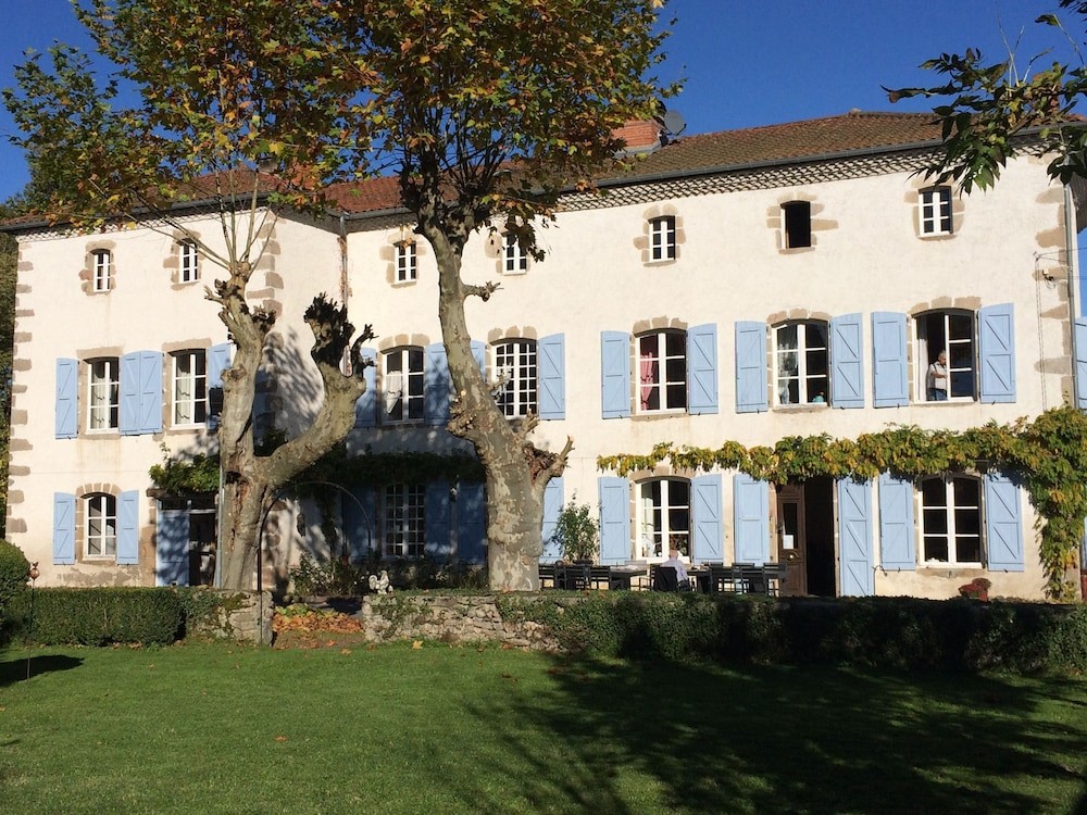Domaine La Reveille, Chambre d'Hôtes à Dore-l'Église