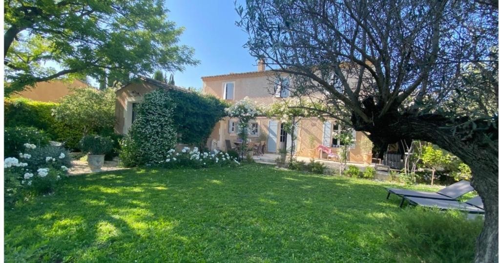 LA PARADOUNE 3, Chambre d'Hôtes à Paradou