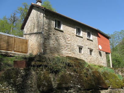 Gîte Aveyron vue sur la rivière, Location de Vacances à Mayran