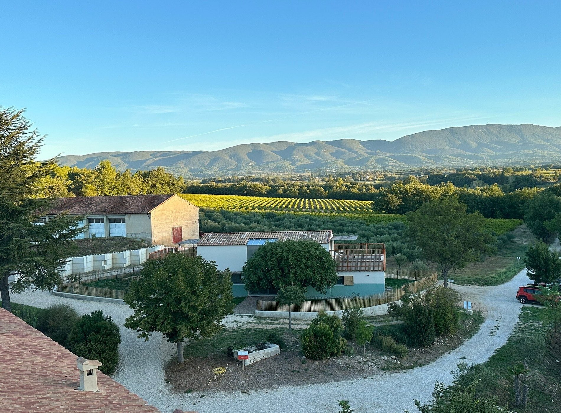 DOMAINE LA FERME HI BRIDE, Chambre d'Hôtes à Villelaure
