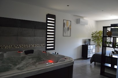 Villa Mille Et Un Iris Jacuzzi, Location de Vacances à Flaux