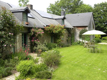 Dinahet Sabine, Chambre d'Hôtes à Bourgvallées