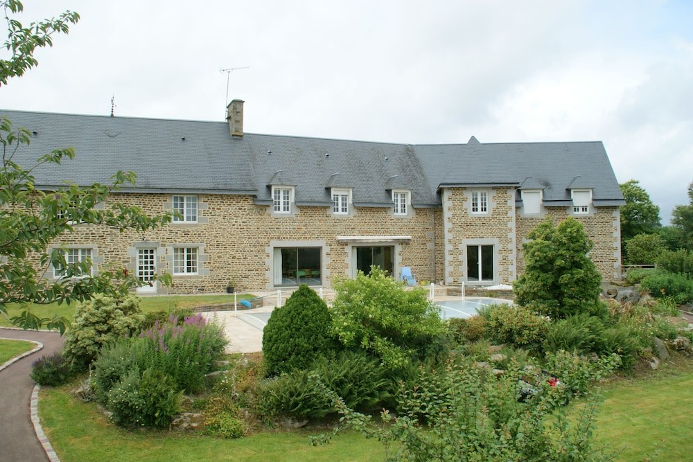 Le Relais Postal, Chambre d'Hôtes à Noues de Sienne