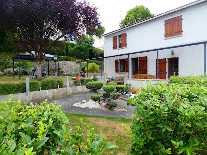 Gite Maison Les Mottes, Location de Vacances à Sérigné