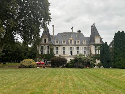 CHATEAU DU VAL LARBONT, Chambre d'Hôtes à La Bastide-de-Sérou