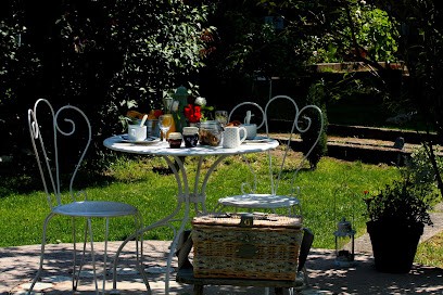 Les 2 granges Chambres d'hôtes Dôme insolite Gîte SPA, Chambre d'Hôtes à Bérig-Vintrange