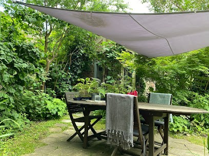 La petite maison du jardin d'Apollon, Chambre d'Hôtes à Dourdan