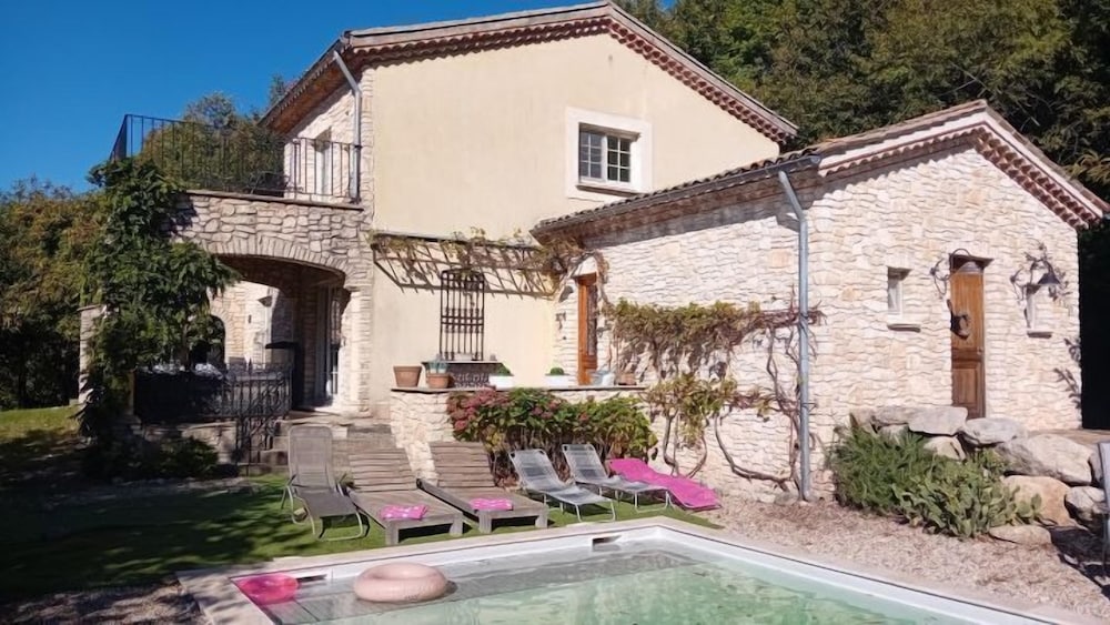 Villa Montagnes B&B, Chambre D'hôtes à Valgorge