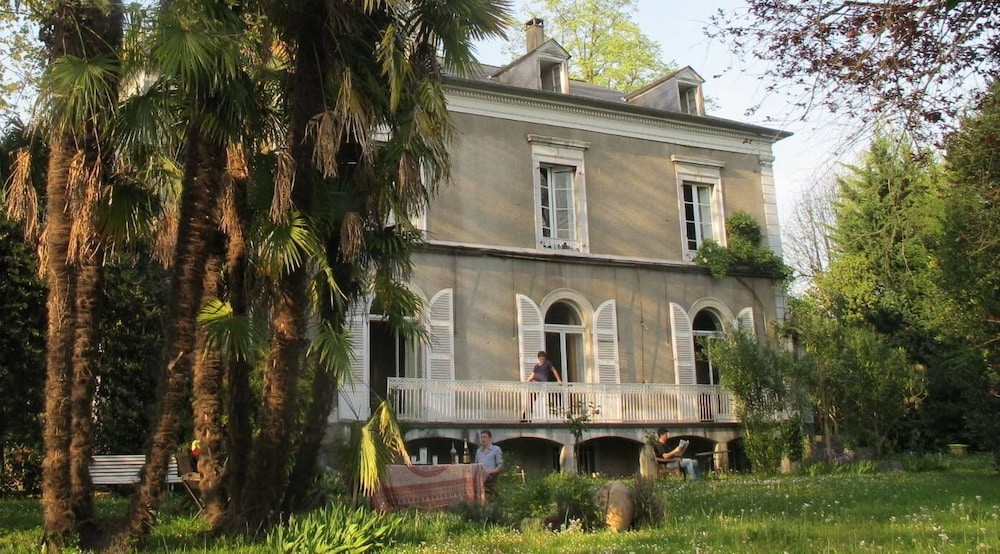 Villa Dampierre, Chambres d'hôtes, chez Sophie de GINESTET et Gilles TAILLEBRESSE, Chambre d'Hôtes à Pau